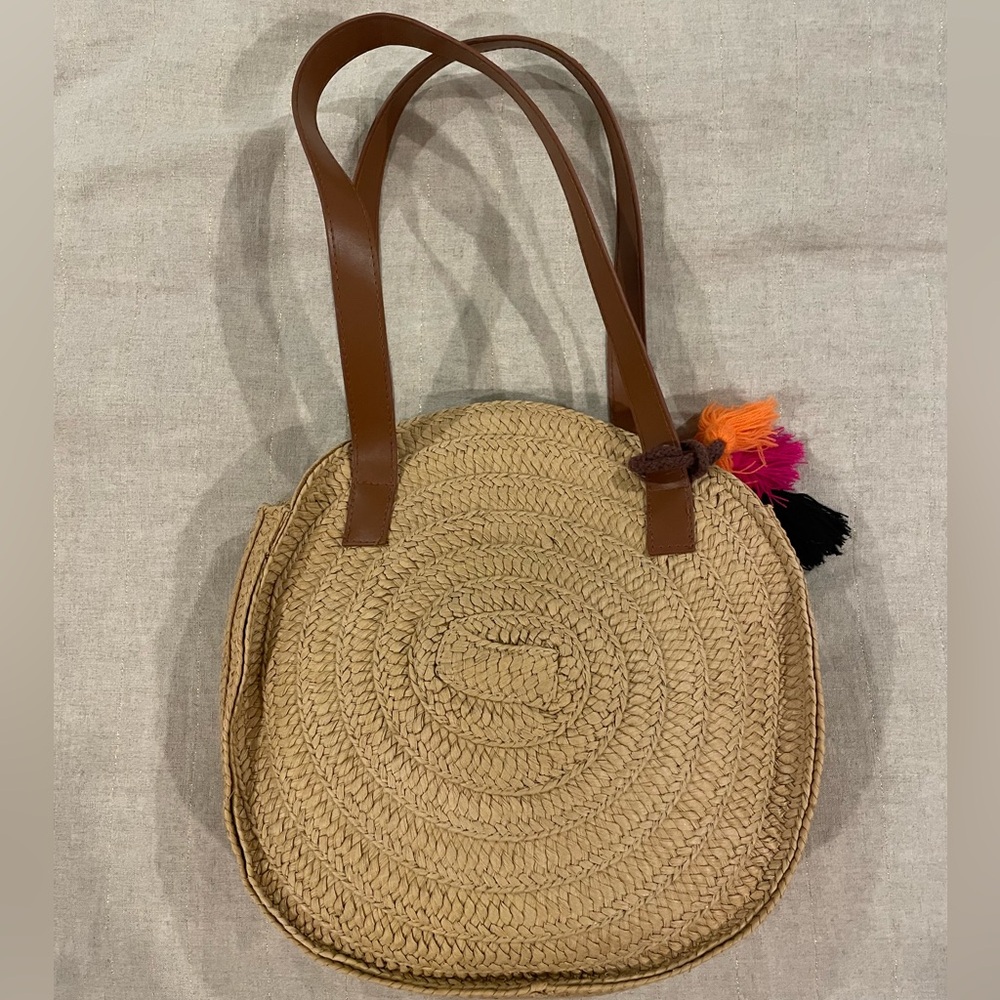 Adorable woven bag from Barcelona boutique!